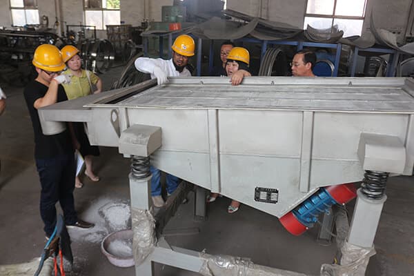 linear vibrating screen for catalyst